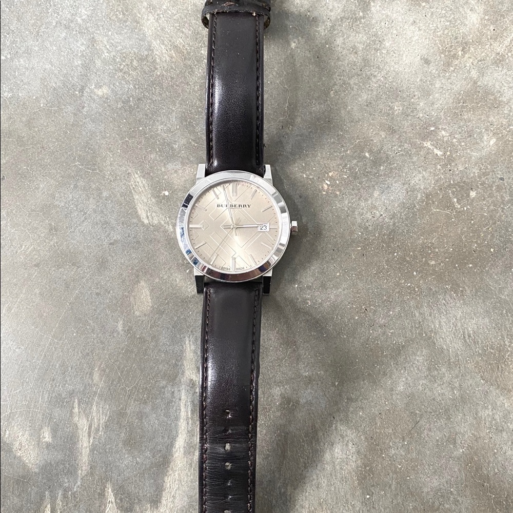 Authentic Burberry watch perfect condition - Picture 2 of 6